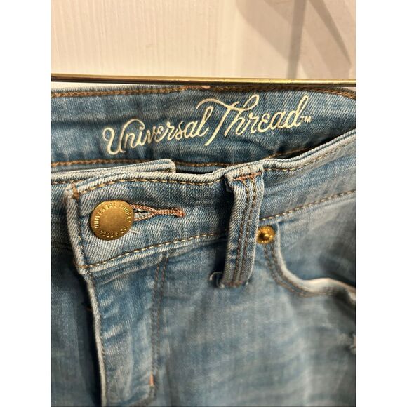 Universal thread light washed ripped jeans size 4/27 - Picture 2 of 5